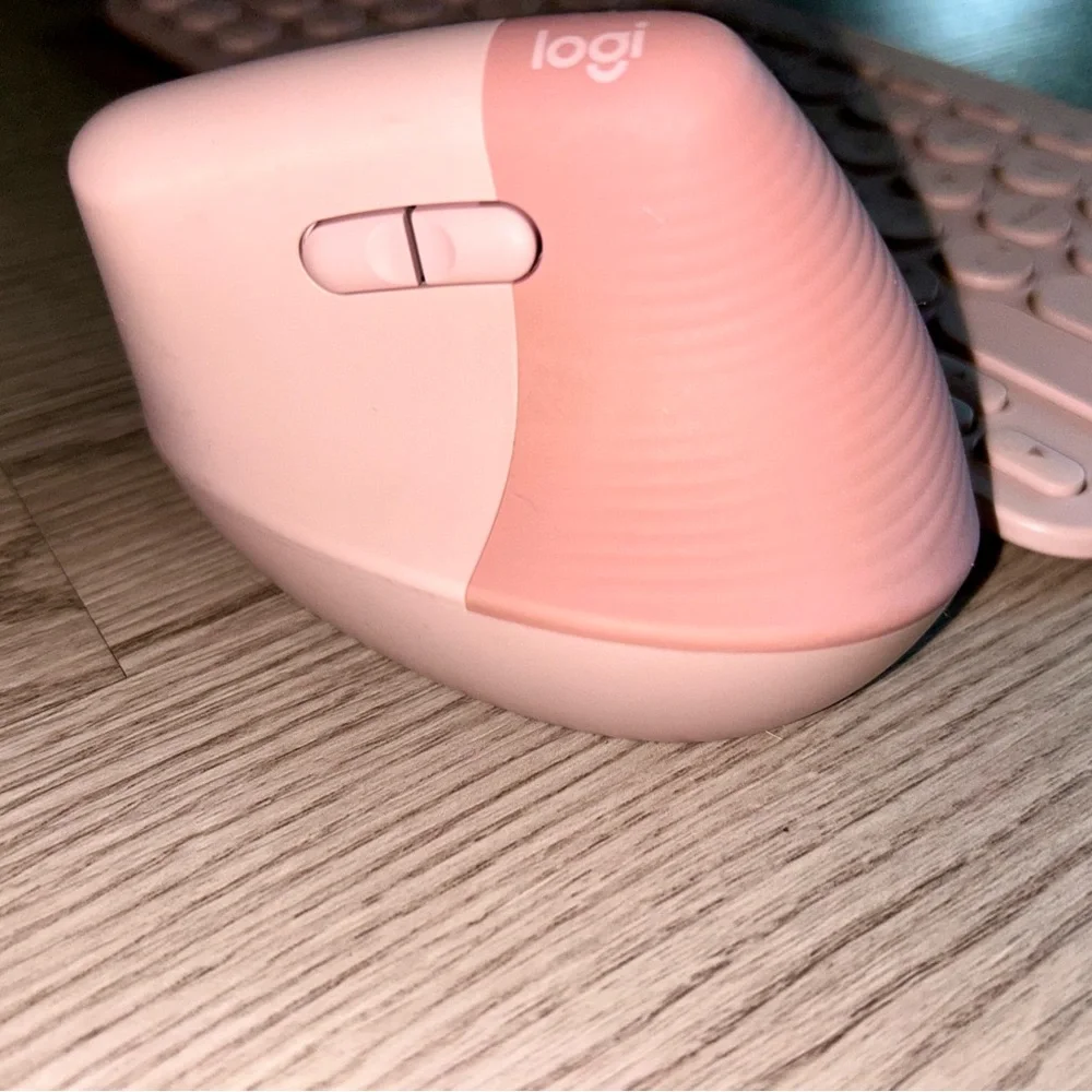 Pink Ergonomic Wireless Mouse